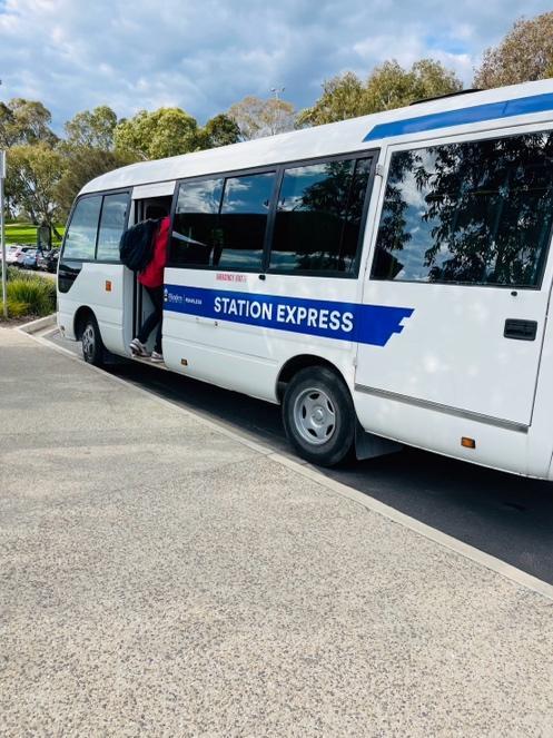 一張含有 戶外, 運輸, 車輛, 陸上交通工具 的圖片
自動產生的描述