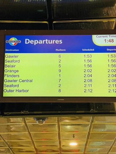 一張含有 室內, 天花板, 傢俱, 辦公大樓 的圖片
自動產生的描述