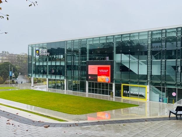 一張含有 戶外, 天空, 草, 建築 的圖片
自動產生的描述